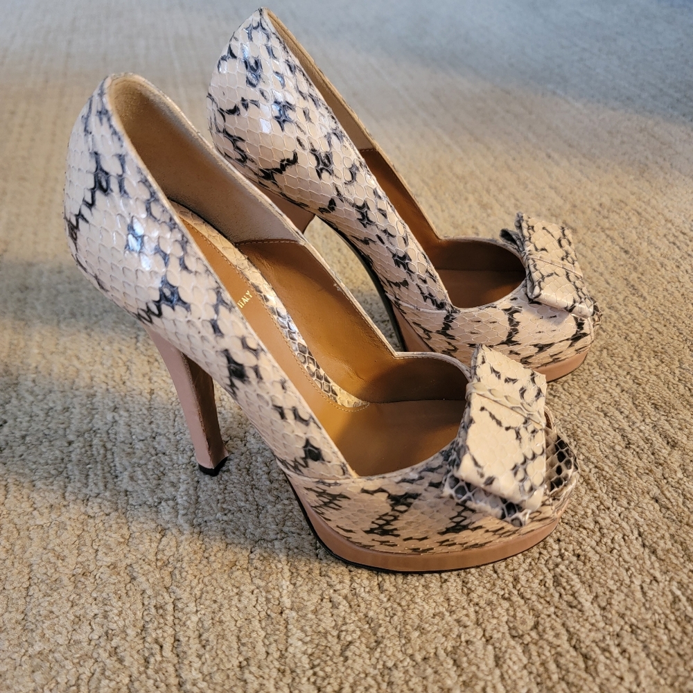 FENDI Snakeskin Double Platform Bow Pumps Heels, Size 6
